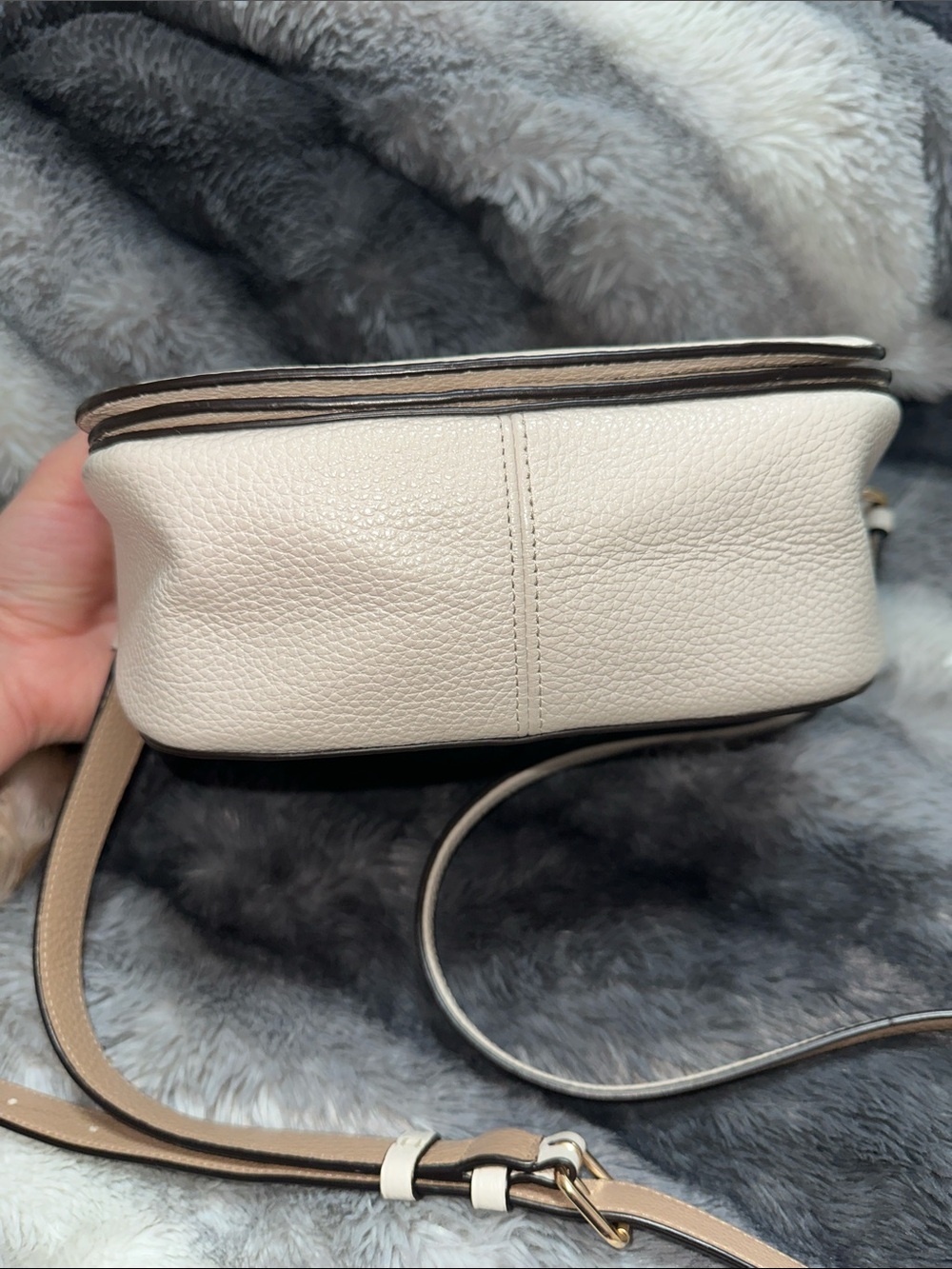 Coach Pebbled Leather Crossbody in Cream with Gold Hardware - Picture 4 of 7
